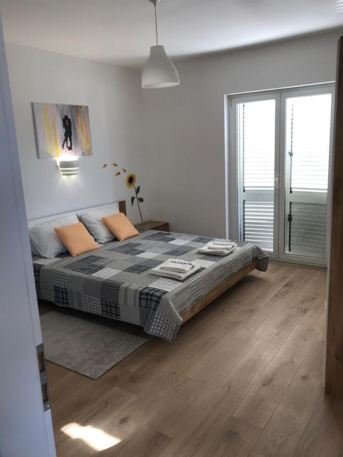 Apartments Jelka Banjol Exterior photo