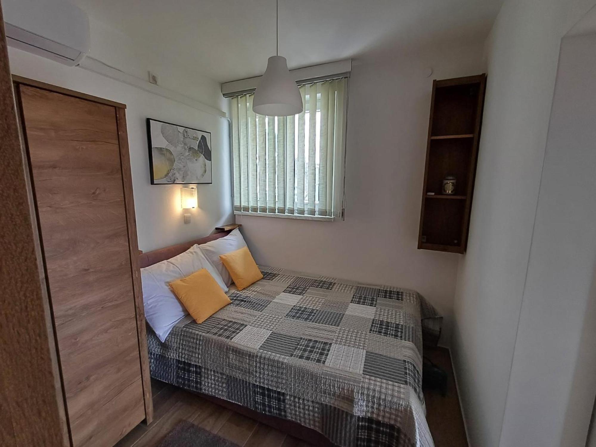 Apartments Jelka Banjol Exterior photo